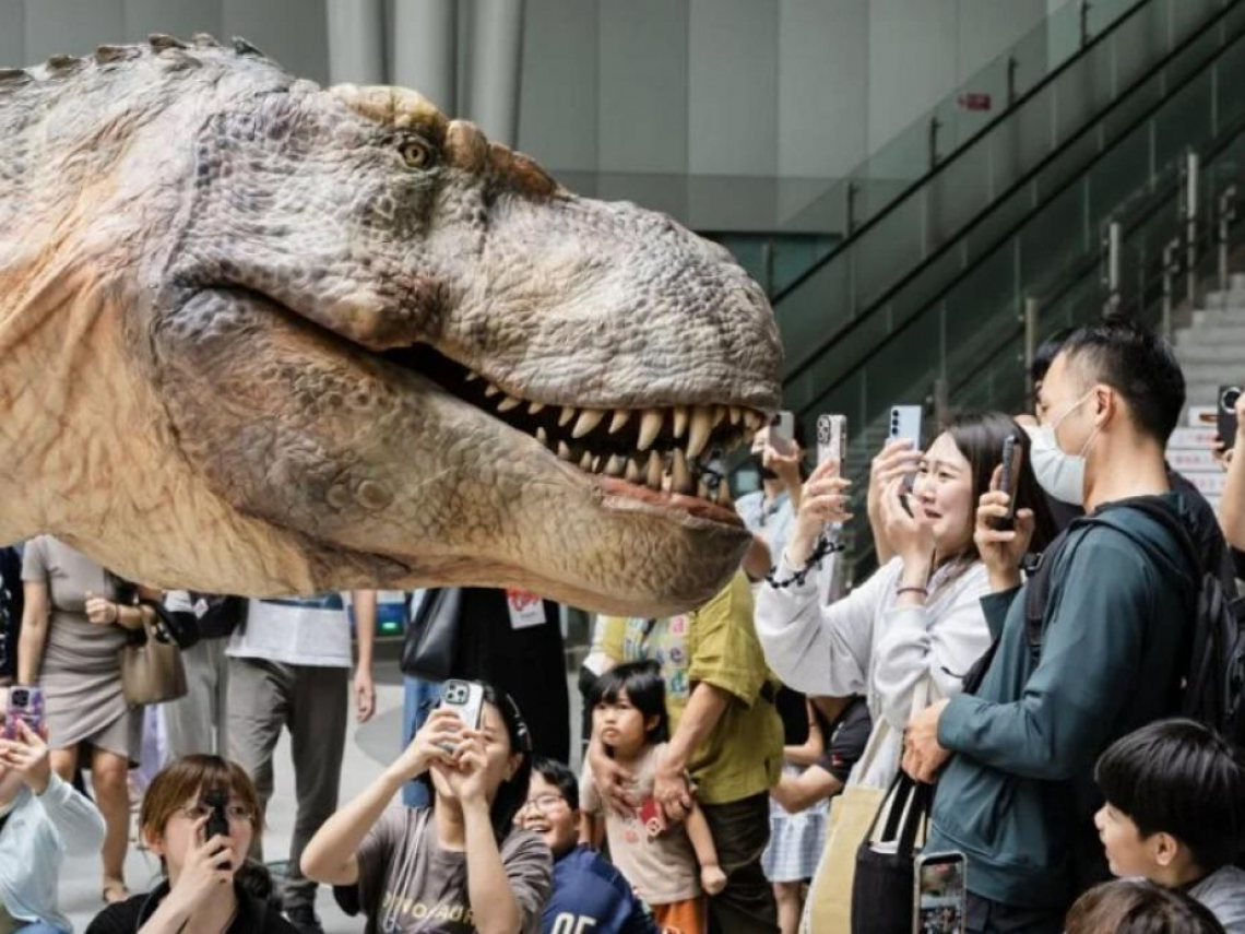 高雄恐龍在哪裡？衛武營恐龍好逼真！高雄兒童節「恐龍酷樂園」限時4天，亮點、表演時間一次看