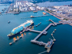 天然氣4、5月供應掌握、中油吸收油價已70億！政院：民生油氣電、大眾運輸全面凍漲，塑膠袋原料增產