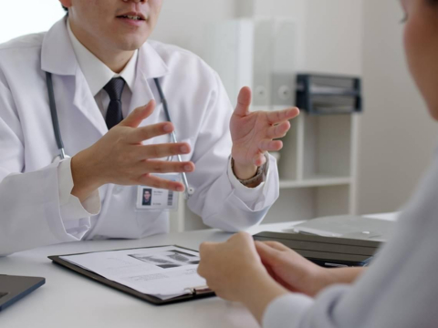 免疫力越強越好嗎？她淚崩「為何我一直生病？」名醫點真相：吃對「8大排毒食材」抗發炎、防癌