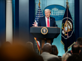 美伊戰爭戰況／川普嗆聲伊朗：再多點時間就打開荷姆茲「拿到石油大賺一筆」！美2戰機遭擊落影響談判？