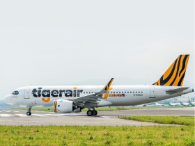 影／「我可以賞妳巴掌？」空服員遭婦人掌摑、入境後抱著友人大哭⋯航警帶回施暴者，虎航：擬列入黑名單