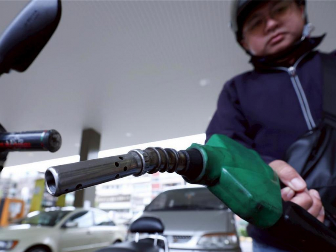 油價本週不漲價「穩物價」！中油再吸收汽油每公升6.8元，累計已90.6億元⋯95汽油、98汽油、柴油目前各多少？