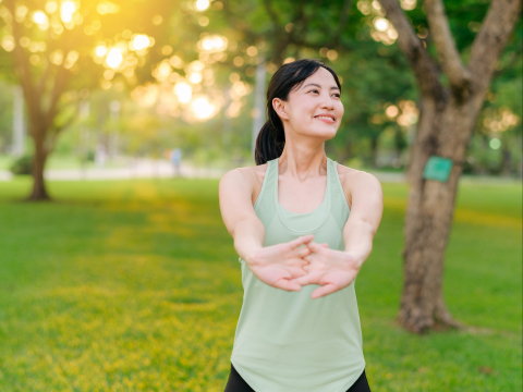 得乳癌不再是生死題！5年存活率逾85％…切除乳房後要重建嗎？她術後仍游泳做瑜珈：不只活下來，更要做自己