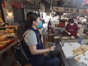 高雄正義市場爆食安危機！41人疑吃春捲食物中毒、常客全家掛急診，醫師分析：這些食材藏隱形危機