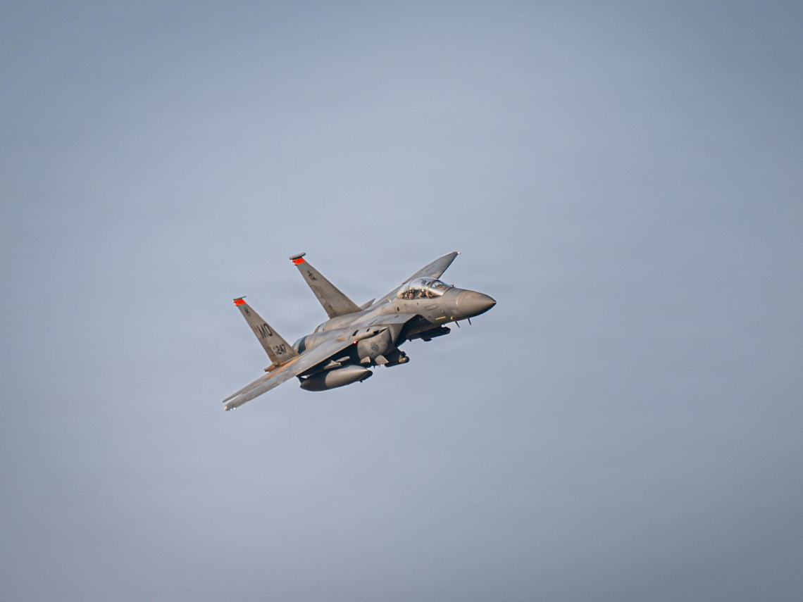 川普證實救出失聯F-15飛官，運輸機故障一度受困…美媒曝光救援行動內幕「宛如電影」