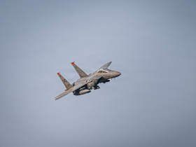 F-15E飛官靠一支手槍撐36小時，川普救援花多少錢？至少124億！堪比《搶救雷恩大兵》，過程全曝光