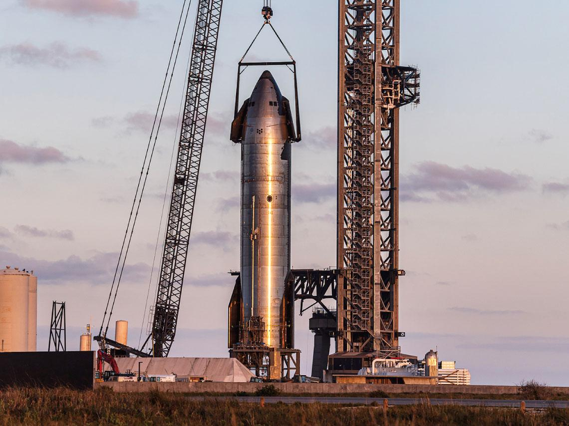 忙找錢餵飽星鏈、星艦和「2個賠錢貨」 SpaceX暗拚6月掛牌  估值望衝2兆美元