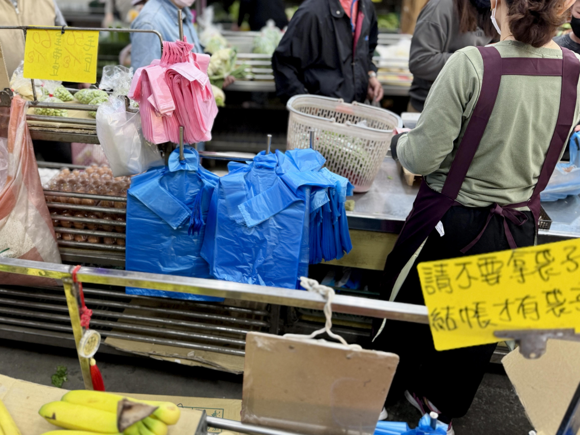 保證塑膠袋不缺貨！龔明鑫喊話：不囤積就不會有限購「有需要再買」，不排除加碼增產乙烯