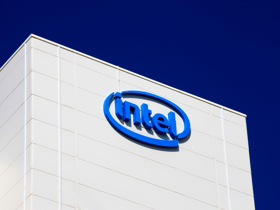 馬斯克結盟英特爾，狂砸數兆美元打造超級晶圓廠！美國製造大反攻，台積電十年霸主地位面臨挑戰？