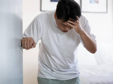 血脂正常、不菸不酒也中風？「1警訊」讓血管悄悄變硬，比高膽固醇更致命！他靠2習慣逆轉慢性發炎