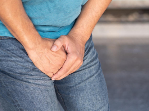 不是水喝多！他夜奔廁所7次崩潰…「夜尿」是疾病警訊：不只攝護腺肥大，跟這些慢性病也有關