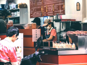 早餐店老闆一個月有沒有賺10萬？員工爆料真相！穿拖鞋、騎破機車卻是銀行VIP...揭密台灣被低估「隱形富豪」