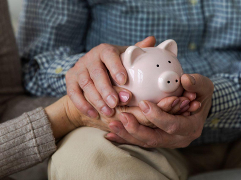 繼承「股票」有多麻煩？50檔股票過戶50次、變壁紙還要親跑公司一趟…她教1招讓繼承變簡單