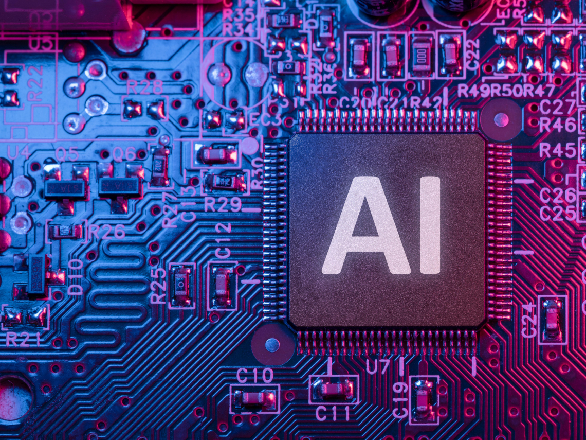 快閃記憶體需求減少竟因「需求太強」？潘健成剖析市況！面對美科技廠來台搶工程師，群聯如何砸錢留才？