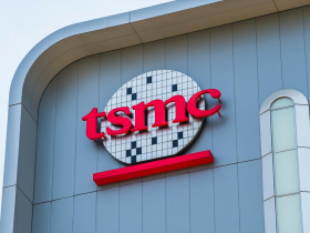 台積電、美光瘋搶面板舊廠，折舊資產竟變稀缺資源？一文解析：AI擴產競賽，如何重塑工業廠房的估值邏輯