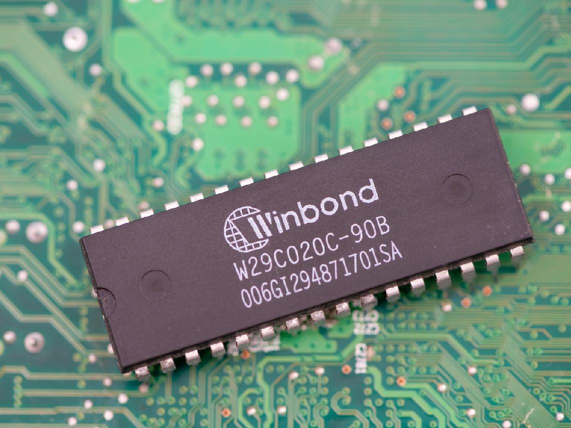 AI引爆記憶體榮景，三星、南亞科營運亮眼，但高點訊號悄然浮現，孫慧芳：投資者宜適時獲利