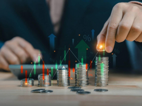 錢存銀行和「塞床底下」沒兩樣！股票、債券、房產...有錢人怎麼投資？他觀察20年揭：富豪靠這套「不敗配置」