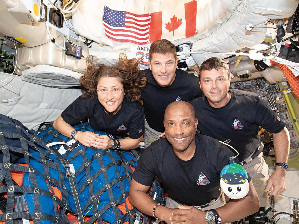 暌違56年刷新離地紀錄  人類首次親睹月球背面   阿提米絲二號任務告捷 全球太空競賽再升溫