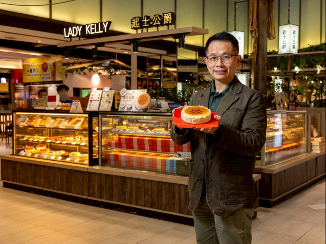 母親罹癌他決定去創業、離開醫院跑去賣健康蛋糕！用科學角度著手研發、失敗727顆後創出「起士公爵」