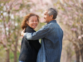 她50後想婚，男友家人卻說要簽「婚前協議」！退休住哪、長輩誰顧、婚前財產怎認定…熟齡婚姻先說清楚