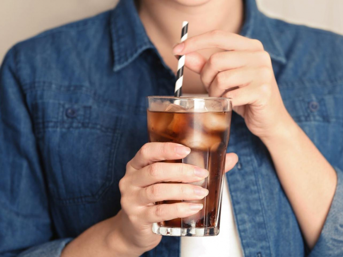 1罐可樂下肚「血糖飆300」！56歲男沒症狀竟確診糖尿病…實測「這些食物」是元凶：原來病是吃出來的