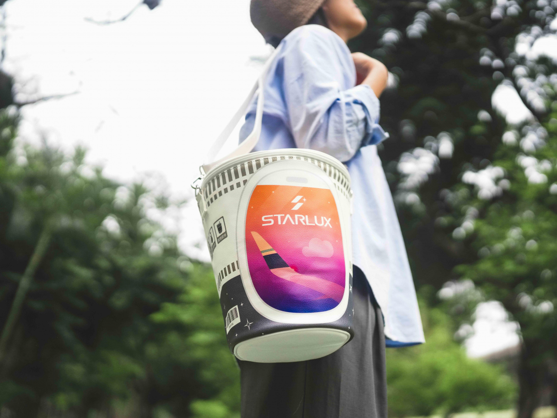 星宇日清巨無霸泡麵「杯包」長這樣！售價多少？不只能抽免費機票飛日泰港澳，還搭3款杯麵搶先嚐鮮