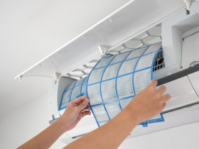 才4月就開冷氣，擔心電費爆表？台電揭隱形耗電元凶…濾網要怎麼洗？2大NG行為別做