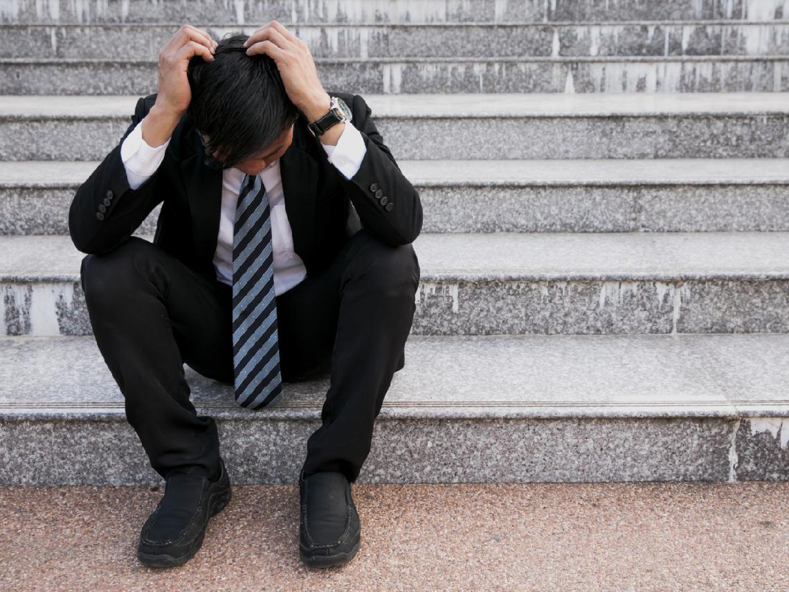 人生三大痛，喪偶喪子、離婚、中年失業！58歲總經理降職倉管告白：搬貨封箱又怎樣？薪水少一半壓力也砍半