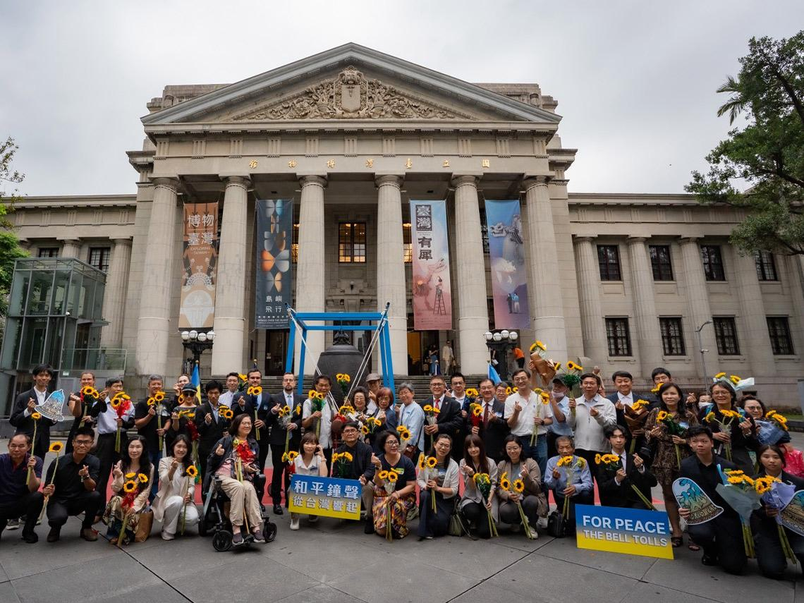 和平鐘從台灣響起！台裔藝術家林世寶創作  未來將落腳落腳烏克蘭戰地公園
