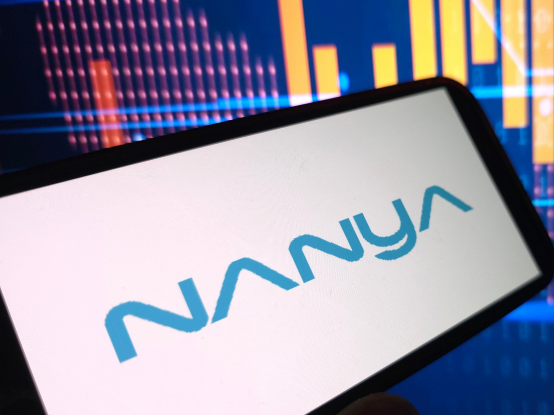 南亞科(2408)股價326.5元→210元還有救？問題出在哪？跌破這價位就別碰：看它動作何時能停再說