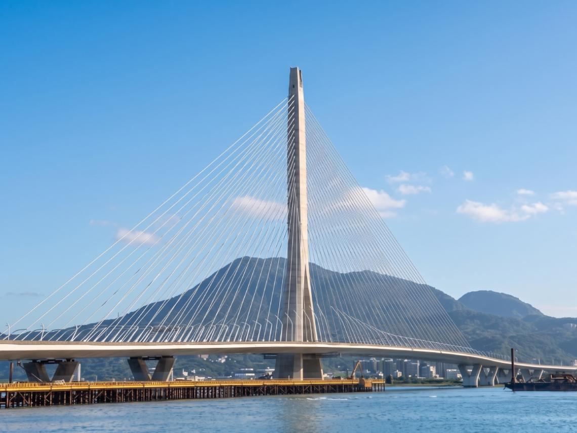 淡江大橋通車，淡水八里房價起飛？3大房市效應全解析！達人點出關鍵死穴：沒這件事就是多個拍照景點