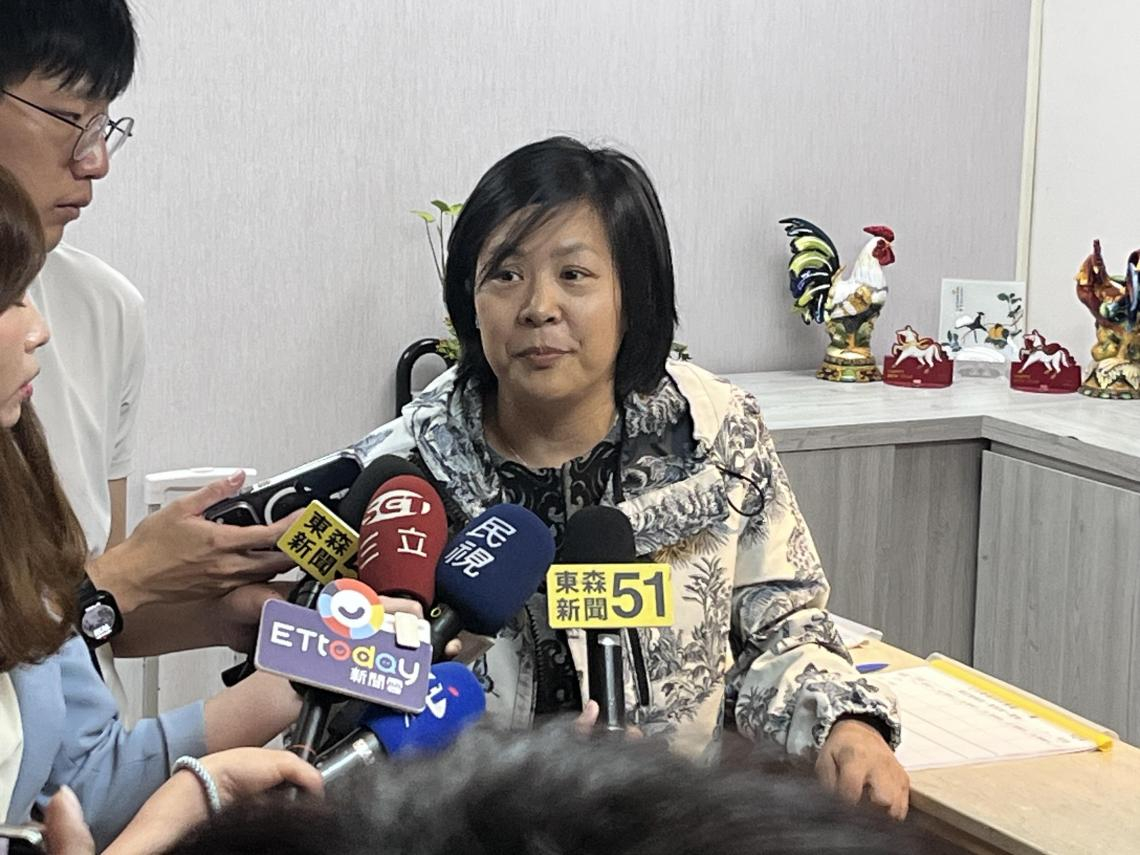 李貞秀聲請假處分保黨籍，台北地院已收案，黃國昌這樣回…他喊：黨主席不能再怯戰，出來打球啦！