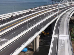 淡江大橋快通車！機車道太窄機車族有意見，公路局稱2.5公尺符規範…為何單向通行？2原因曝光