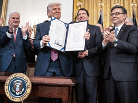 法案卡關國會僵局  數位資產衝擊傳統金融 白宮挺穩定幣付息 銀行vs.幣商遊說戰升溫