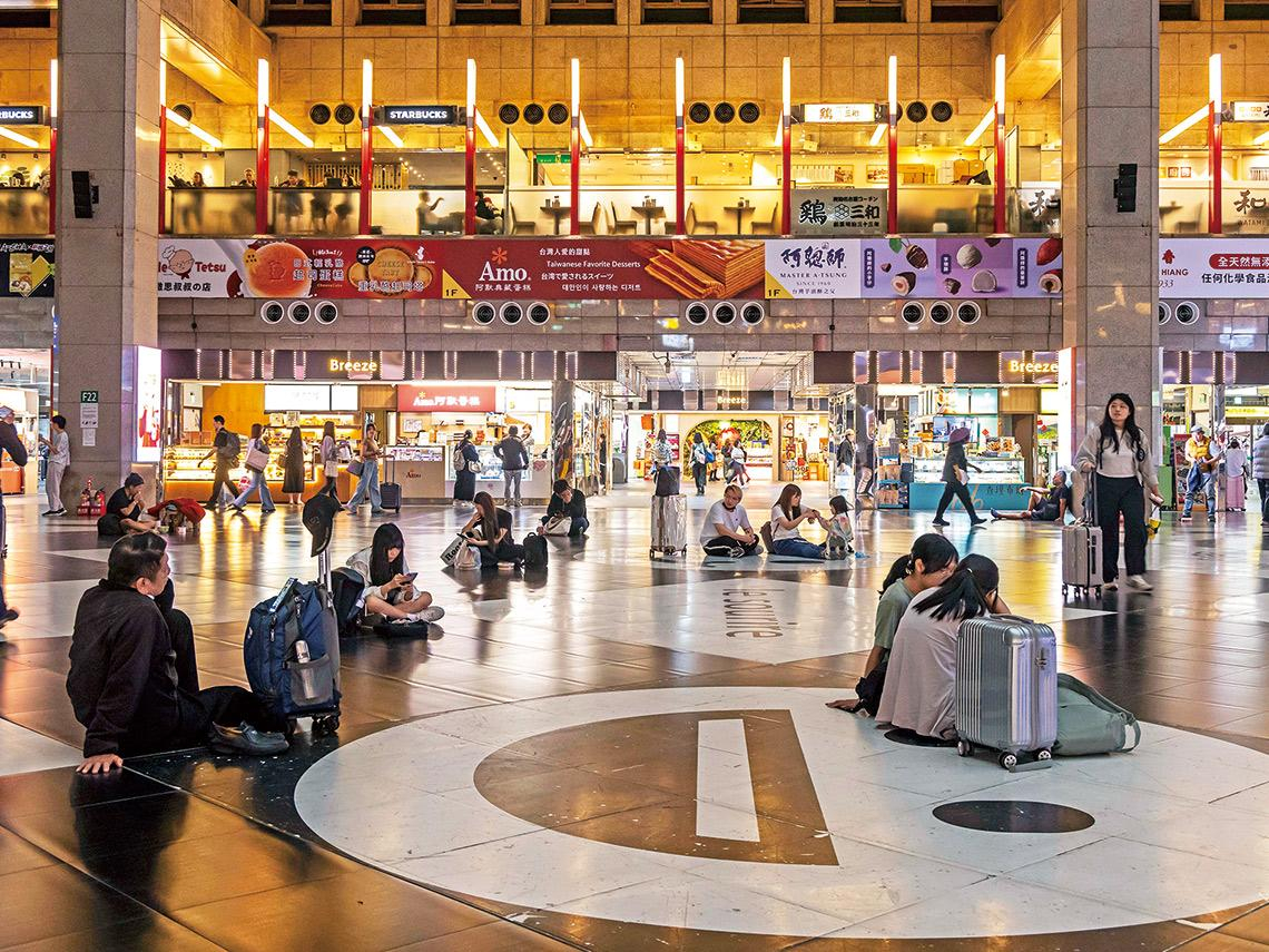 獨家》統一董娘對內喊「預算無上限」   出價比眾對手高三成 八搶一  羅智先誓奪北車商場內幕