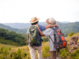 負重行走是什麼？比走路多燃燒3倍熱量！1年瘦23公斤、體脂半年25%→15%...背多重、走多遠、姿勢全攻略