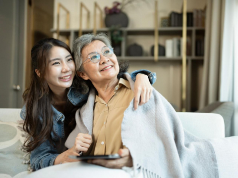 83歲媽想留房給孝女，又怕其他孩子爭…提前分產能要求「拋棄繼承」嗎？律師：遺囑外得加「這1張」