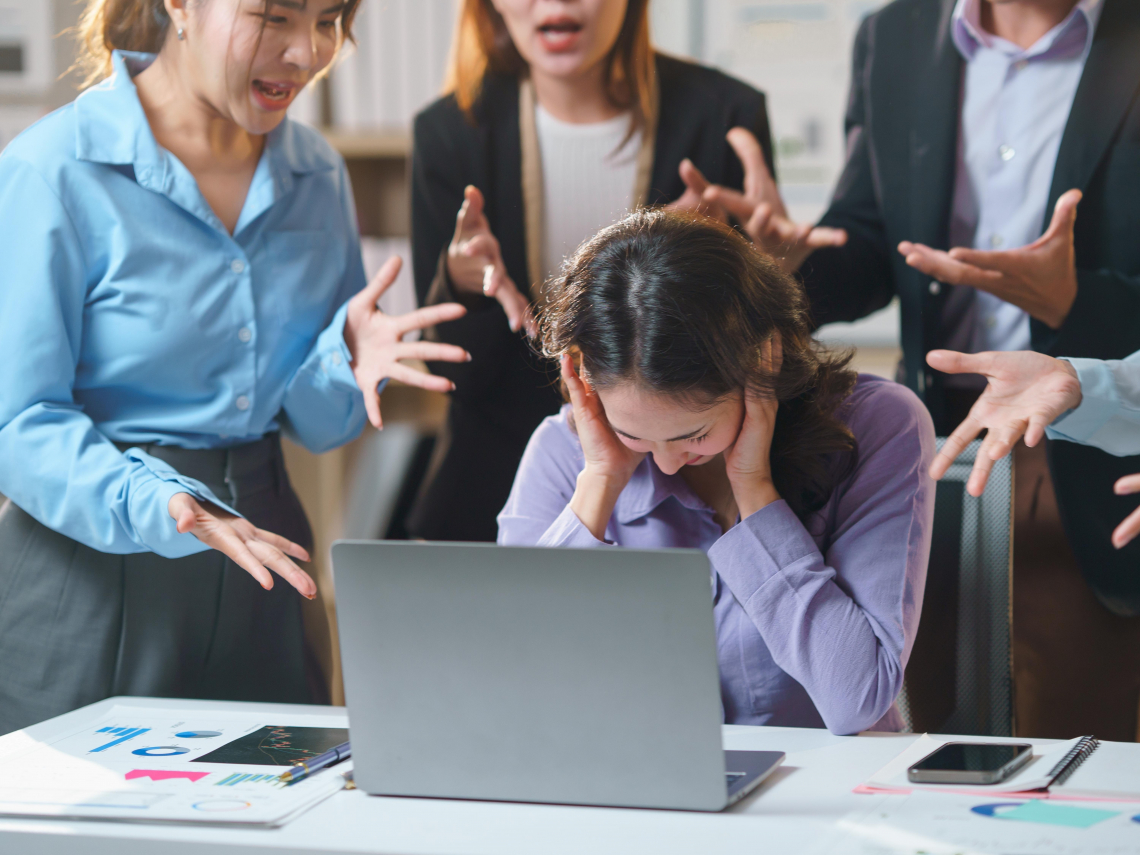 職場霸凌5大常見行為！訂飲料沒揪、被主管飆罵算嗎？職場霸凌申訴管道、申訴流程必看：雇主最重罰450萬