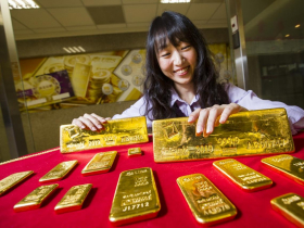 黃金現在可以買？金價會再跌？黃金價格又破4700美元，買實體黃金為何是下策？該怎麼買才能坐等噴發