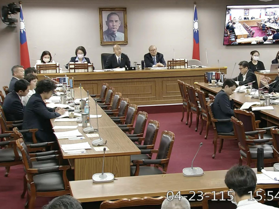 1.25兆國防預算，藍白聯手刪「國防產業」想斷台灣軍工產業鏈？深水區條文保留週一再戰，朝野3版本一次看