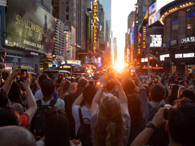 懸日是什麼？台北懸日4/30起連6天看得到，最佳觀賞時間、地點、怎麼拍最好看？2026懸日預報一次看