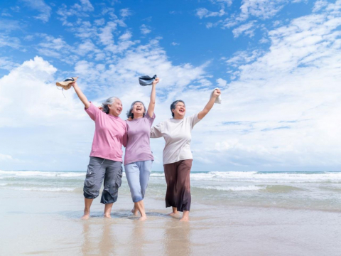 80歲還能照顧失智妹、赴日自由行1個月！她存台積電、上社區大學：人生下半場「選擇權」不能只靠運氣跟孩子