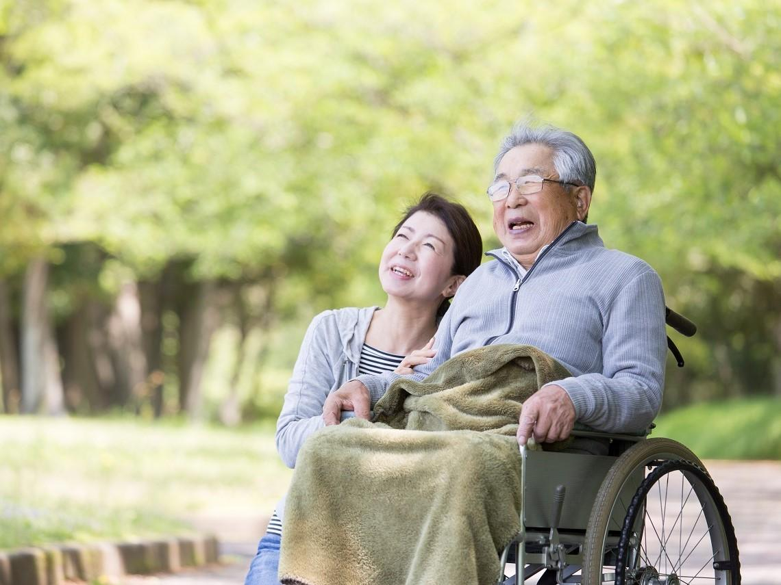 別再說斷食＝善終！不給喝水、拔維生設備，恐踩法律紅線、更添臨終痛苦…權威醫：善終不需斷食