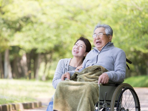 別再說斷食＝善終！不給喝水、拔維生設備，恐踩法律紅線、更添臨終痛苦…權威醫：善終不需斷食