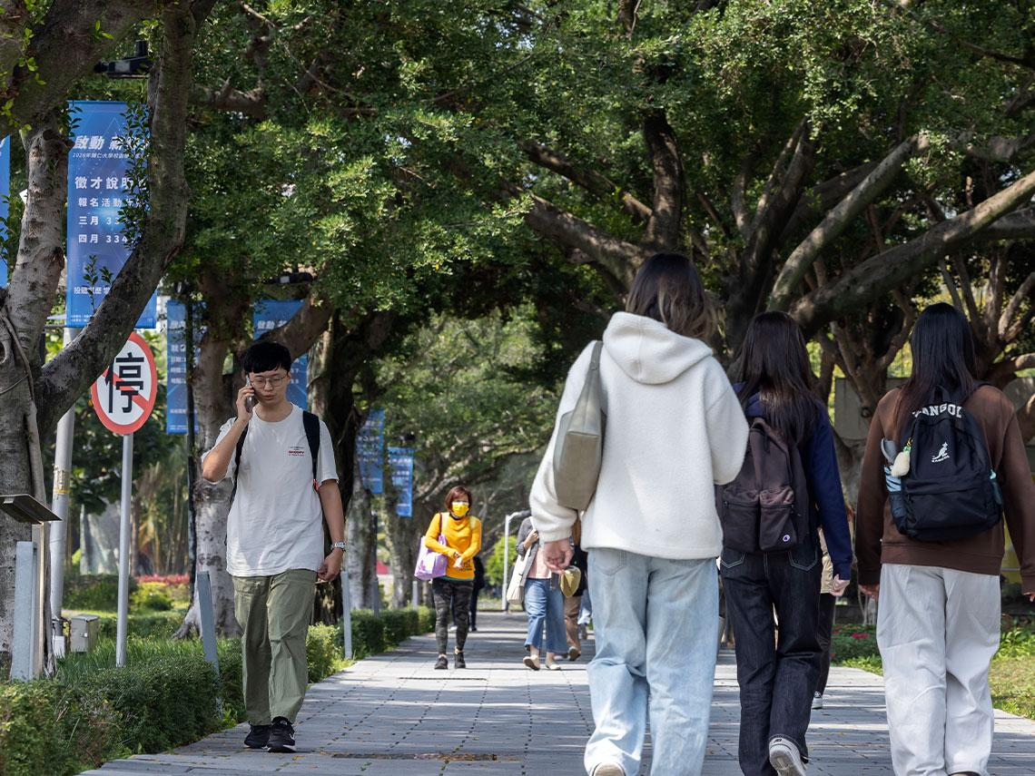 國科會主委吳誠文：論件計酬發論文獎金，「丟臉啦！」 減薪能換升等？加500LINE好友拚招生？追學術指標，教學卻爛到爆？ 大學慢性病有救？