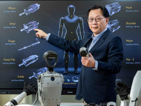 鴻海8兆帝國關鍵一役！劉揚偉為何欽點李光曜掌舵機器人？不能只賺代工辛苦錢，立軍令狀「業績2028年成長3倍」