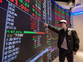 南亞科(2408)股價326➝235元可以買？台玻(1802)、群創(3481)...10檔人氣股總體檢！選股教練公開「5檔抄底口袋名單」