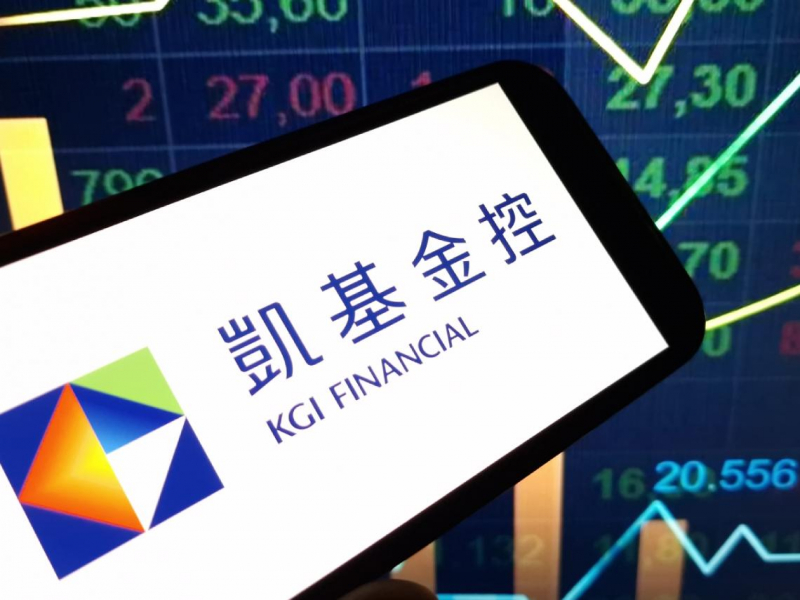 凱基金(2883)股價11元➝21.8元可以買？從不配息到股息1元創高、殖利率近5％，金融股黑馬翻身4大底牌曝光