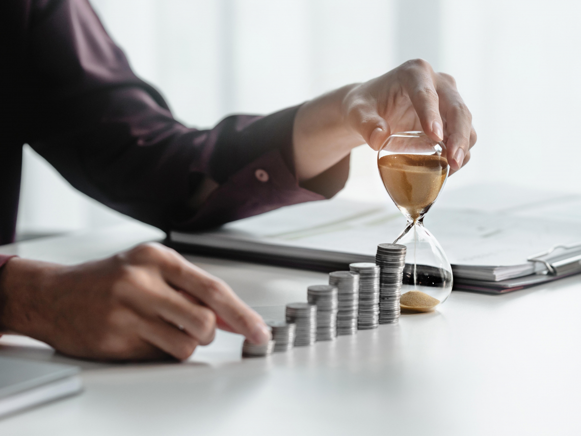 窮人換贈品、富人換時間！ 他把700萬滾成2500萬，變自己的「富一代」