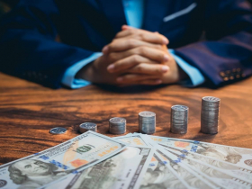 「最強投機客」靠160元翻身賺32億！給散戶的致富鐵律：比起盯盤追新聞，投資贏家只做「1件事」